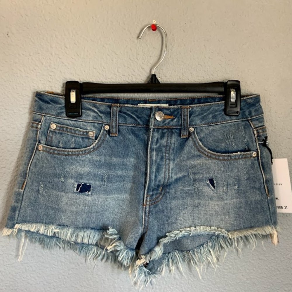 Jean embroidered flower shorts